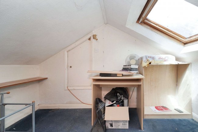 108 Bushy Hill Drive, Guildford, Surrey, GU1 2UH 10