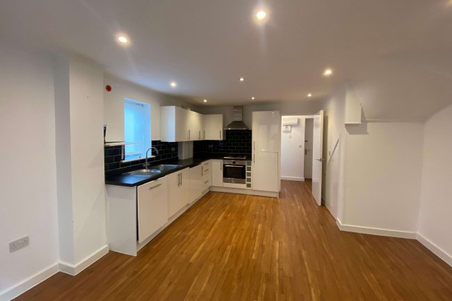 1 Foxdene Close, South Woodford, E18 1BH 4