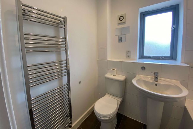 1 Foxdene Close, South Woodford, E18 1BH 4