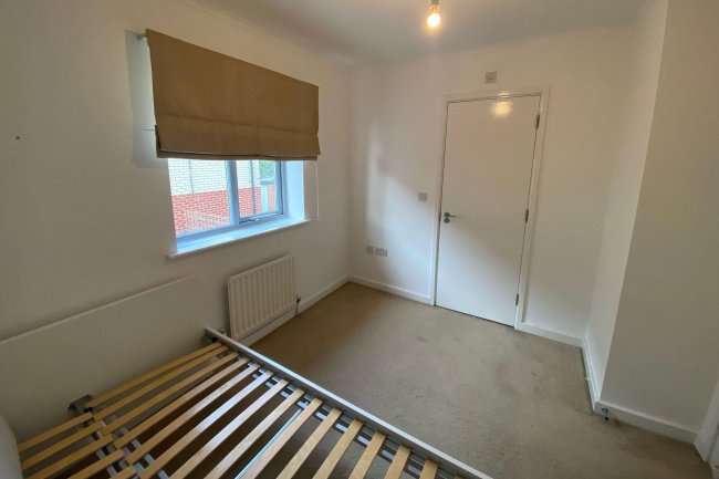 1 Foxdene Close, South Woodford, E18 1BH 4