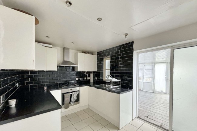 8 Aylesham Close, Mill Hill, NW7 2SF 8