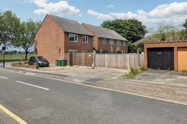 97 Woolwich Road, Bexleyheath, Kent, DA7 4LP 2