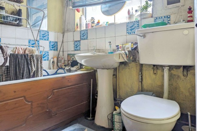 97 Woolwich Road, Bexleyheath, Kent, DA7 4LP 2