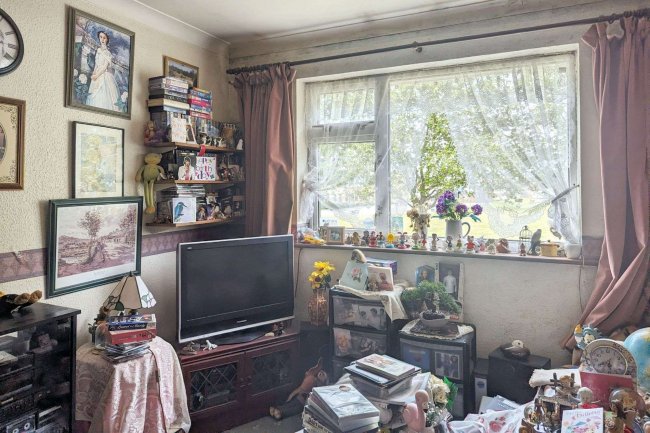 97 Woolwich Road, Bexleyheath, Kent, DA7 4LP 2