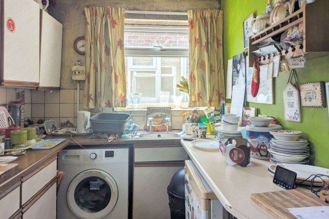 97 Woolwich Road, Bexleyheath, Kent, DA7 4LP 2