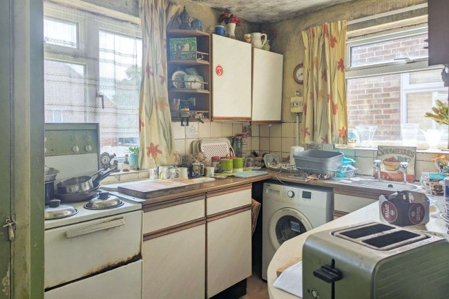 97 Woolwich Road, Bexleyheath, Kent, DA7 4LP 2