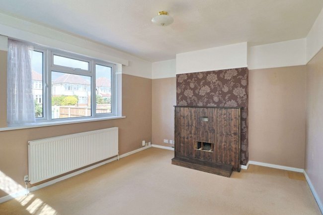 112 Leybourne Avenue, Bournemouth, BH10 6HB 4