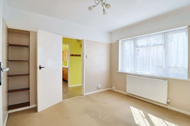 112 Leybourne Avenue, Bournemouth, BH10 6HB 4