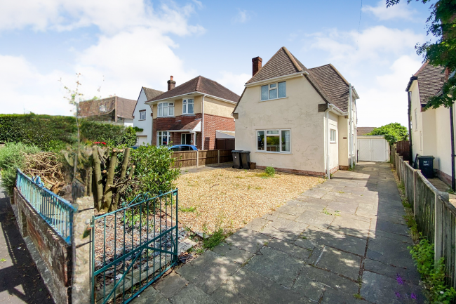 112 Leybourne Avenue, Bournemouth, BH10 6HB 4