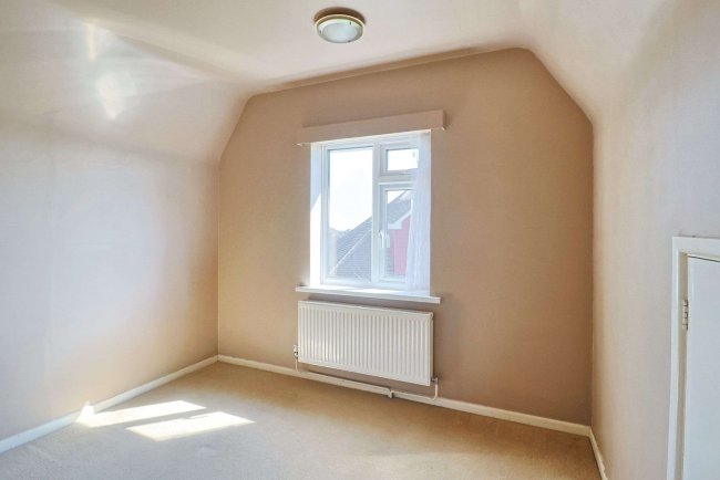 112 Leybourne Avenue, Bournemouth, BH10 6HB 4