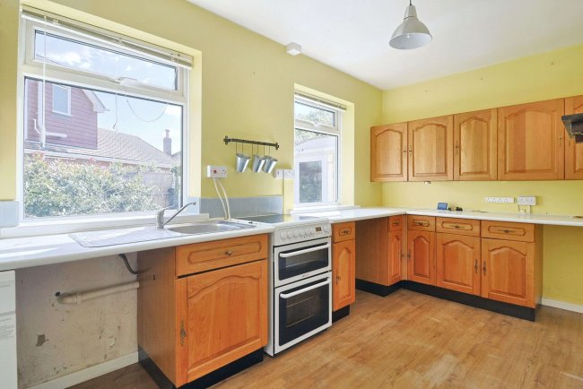 112 Leybourne Avenue, Bournemouth, BH10 6HB 4