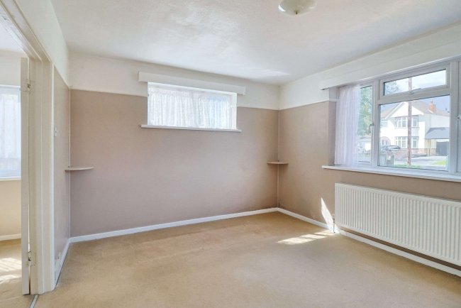 112 Leybourne Avenue, Bournemouth, BH10 6HB 4