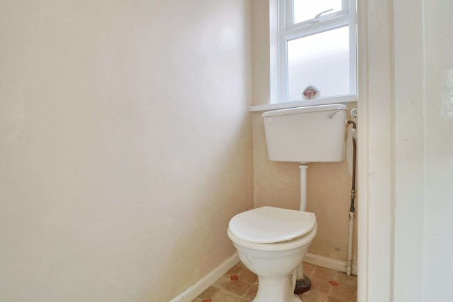 112 Leybourne Avenue, Bournemouth, BH10 6HB 4