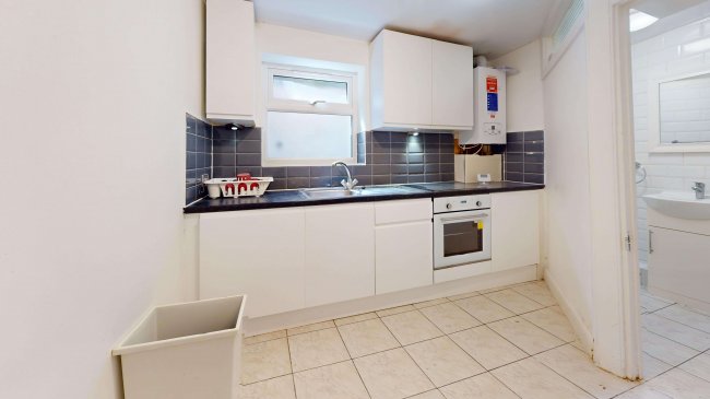 72d Finchley Lane, Hendon, London, NW4 1DH 5