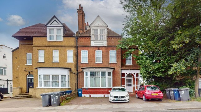 72d Finchley Lane, Hendon, London, NW4 1DH 5