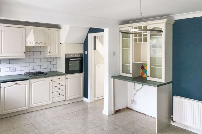 17 Lornes Close, Southend-on-Sea, Essex, SS2 4PX 6