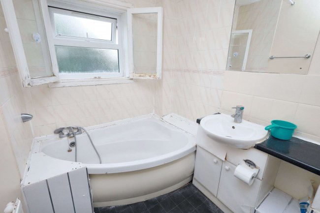 53 Clarence Road, Manor Park, E12 5BB 10