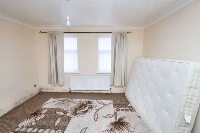 53 Clarence Road, Manor Park, E12 5BB 10