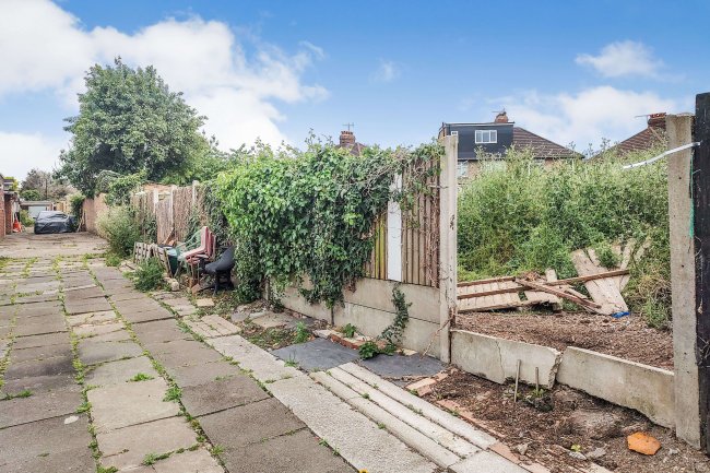 Land on the north-east side of 154 Cardington Square, Hounslow TW4 6AL 9