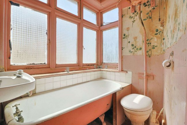 138 Malmesbury Park Road, Charminster, Bournemouth, BH8 8PJ 3