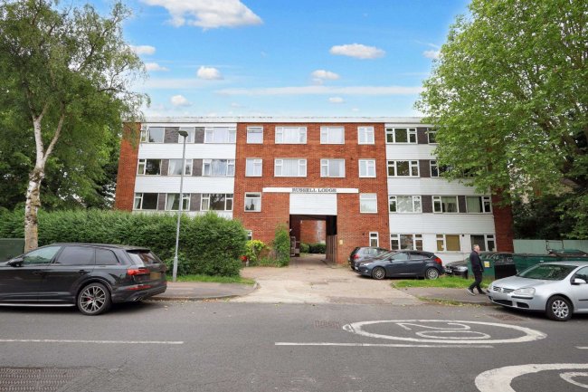 4 Russell Lodge, Endlebury Road, Chingford, London, E4 6QA 9