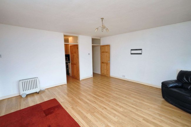 4 Russell Lodge, Endlebury Road, Chingford, London, E4 6QA 9