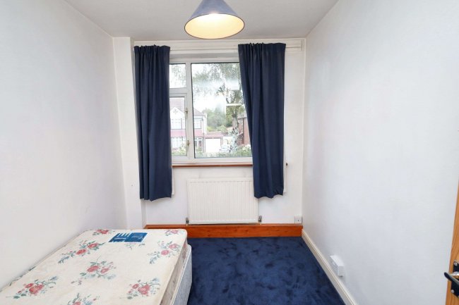 4 Russell Lodge, Endlebury Road, Chingford, London, E4 6QA 9