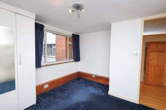 4 Russell Lodge, Endlebury Road, Chingford, London, E4 6QA 9