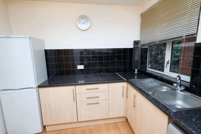 4 Russell Lodge, Endlebury Road, Chingford, London, E4 6QA 9