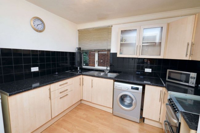 4 Russell Lodge, Endlebury Road, Chingford, London, E4 6QA 9