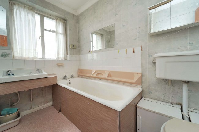 54 Taunton Lane, Coulsdon, CR5 1SF 9