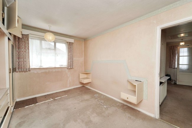 54 Taunton Lane, Coulsdon, CR5 1SF 9