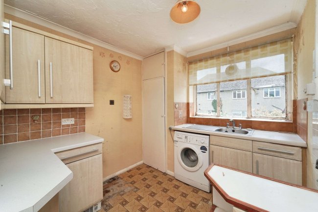 54 Taunton Lane, Coulsdon, CR5 1SF 9