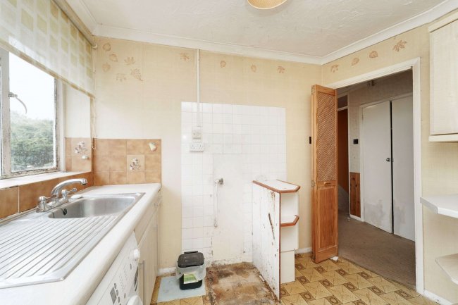 54 Taunton Lane, Coulsdon, CR5 1SF 9