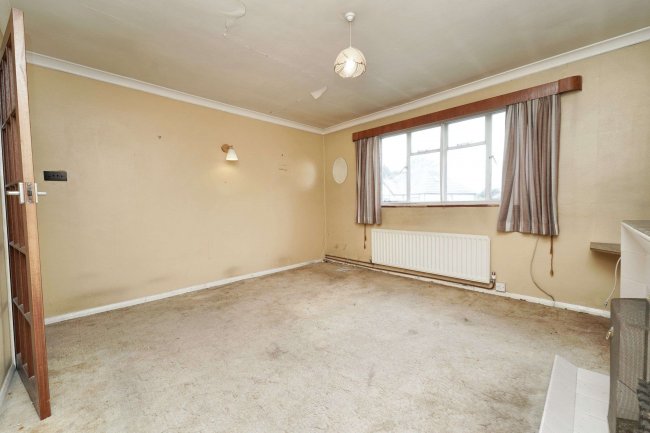 54 Taunton Lane, Coulsdon, CR5 1SF 9