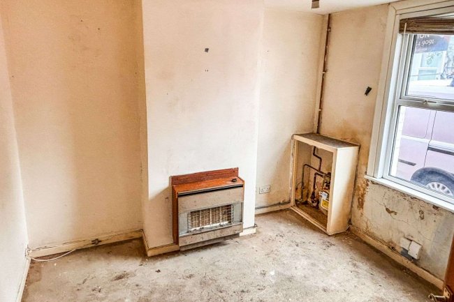 84 India Road, Gloucester, Gloucestershire, GL1 4DL 6