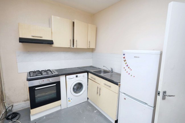 36d The Drive, Ilford, Essex IG1 3HX 5