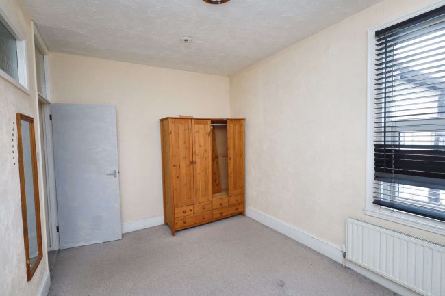 36d The Drive, Ilford, Essex IG1 3HX 5