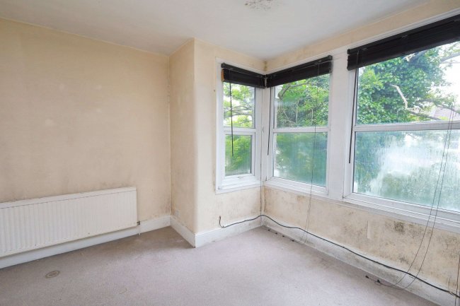 36d The Drive, Ilford, Essex IG1 3HX 5