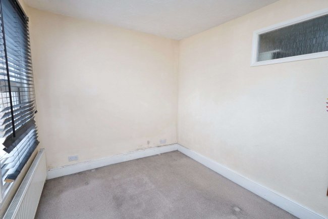 36d The Drive, Ilford, Essex IG1 3HX 5