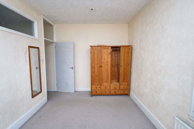 36d The Drive, Ilford, Essex IG1 3HX 5