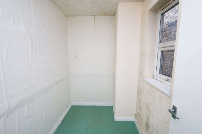 36d The Drive, Ilford, Essex IG1 3HX 5