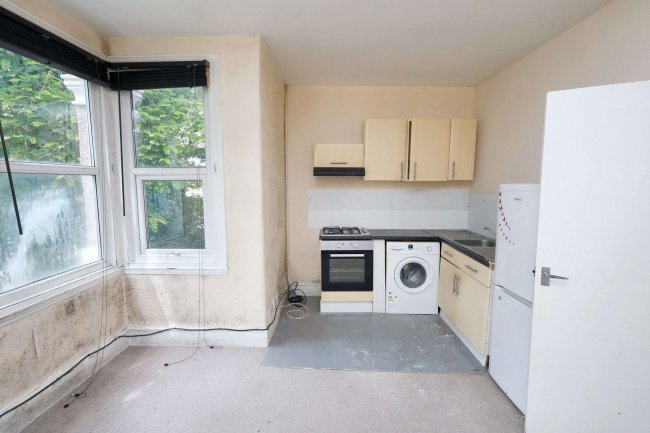 36d The Drive, Ilford, Essex IG1 3HX 5