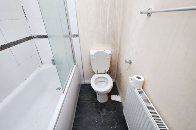 36d The Drive, Ilford, Essex IG1 3HX 5