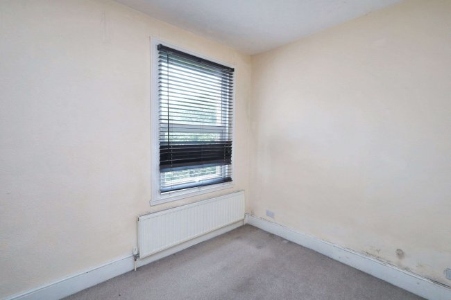 36d The Drive, Ilford, Essex IG1 3HX 5