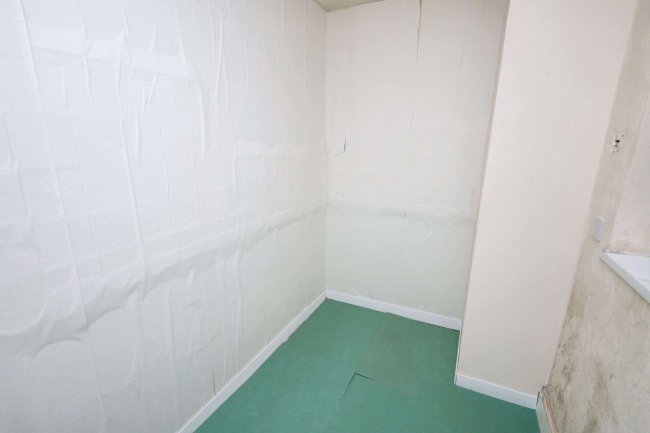 36d The Drive, Ilford, Essex IG1 3HX 5