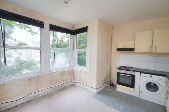 36d The Drive, Ilford, Essex IG1 3HX 5