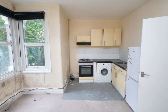 36d The Drive, Ilford, Essex IG1 3HX 5