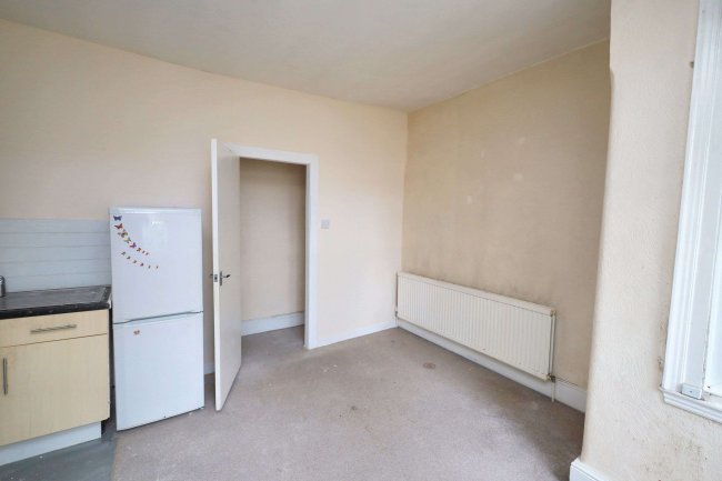 36d The Drive, Ilford, Essex IG1 3HX 5