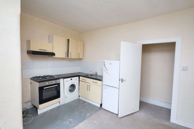 36d The Drive, Ilford, Essex IG1 3HX 5